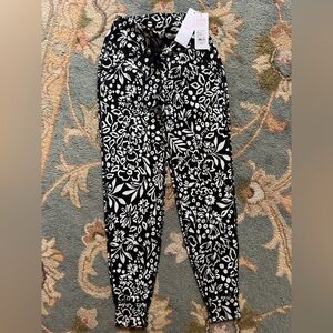 NWT Lilly Pulitzer XXS Island Mid Rise Jogger Purrfect Pounce Black White Pants